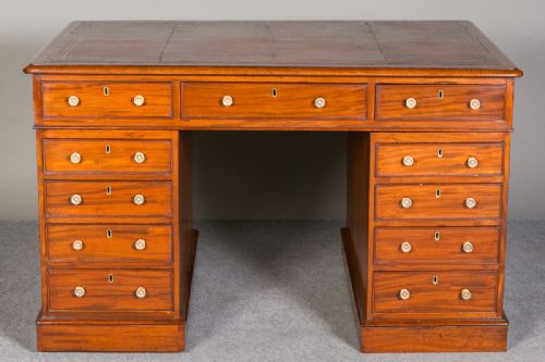 Good Quality Antique Mahogany Partner's Desk
