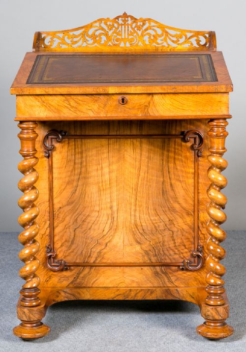 Fine Victorian Walnut Davenport