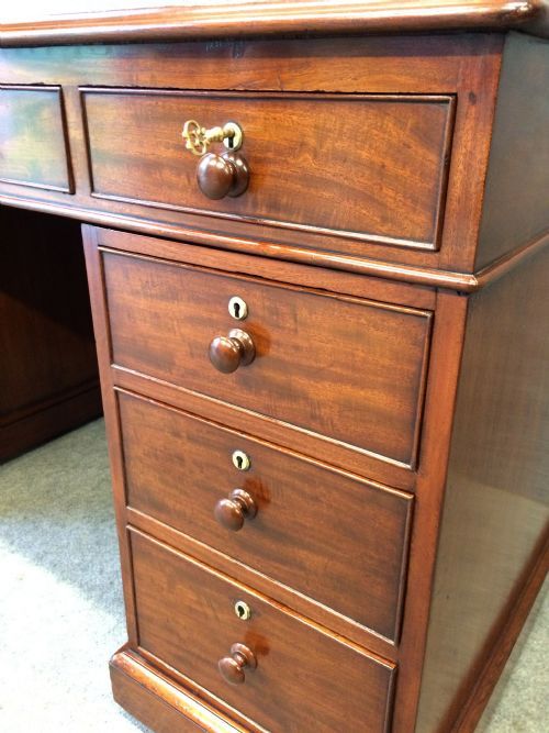 fig 1. Good Quality Desk