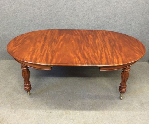 Fine Mahogany Extending Dining Table