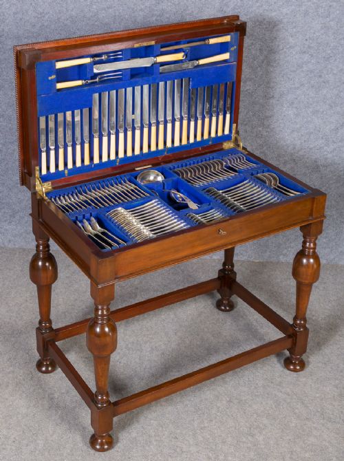 Mahogany Cased Canteen of Cutlery