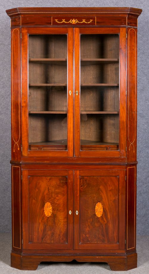 George III Mahogany Corner Cupboard / Cabinet