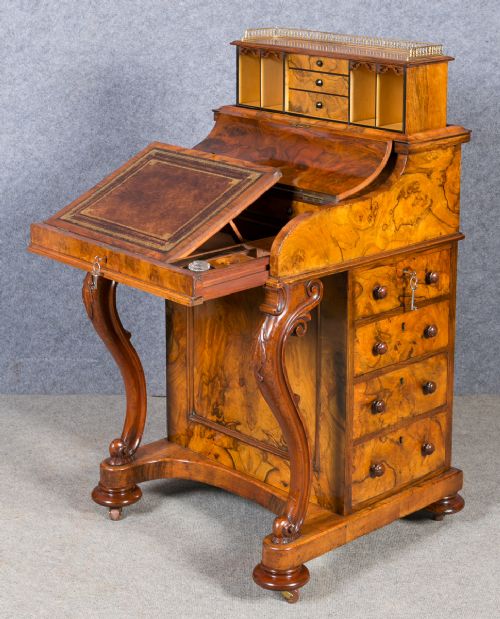 Fine Victorian Walnut  "Pop-up" Davenport
