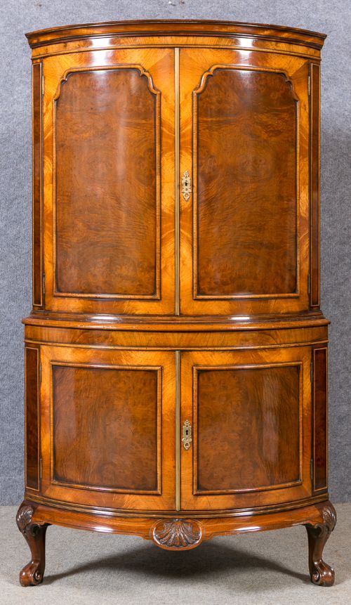 Superb Queen Anne Style Cocktail Drinks Cabinet