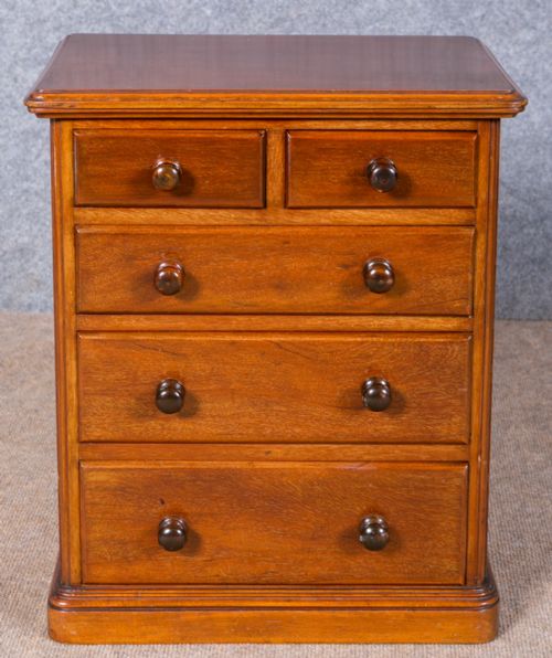 Victorian Apprentice Miniature Chest of Drawers