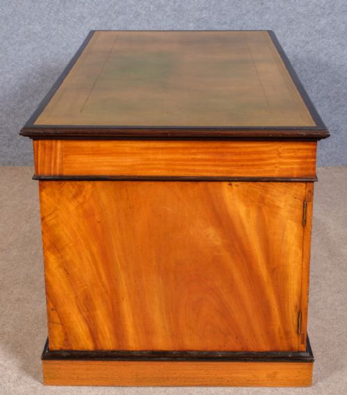 MAJOR WHITMORE'S SUPERIOR QUALITY CAMPAIGN DESK - ADDITIONAL PHOTO 4