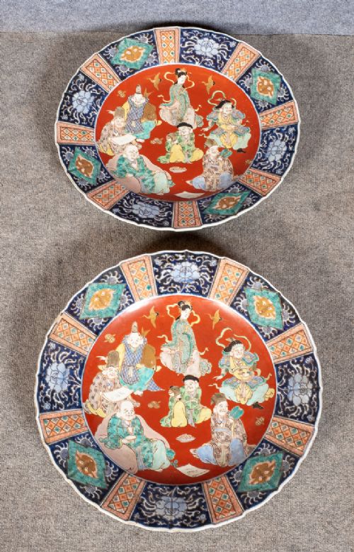 Decorative Pair of Imari 18.1/4'' Chargers