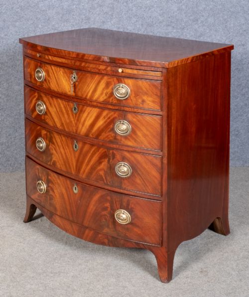 Stunning Hepplewhite Bow Fronted Chest of Drawers