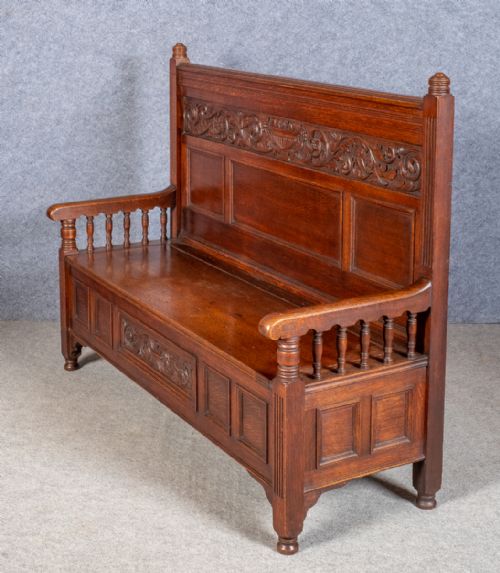 Good Quality Oak Hall Seat Settle