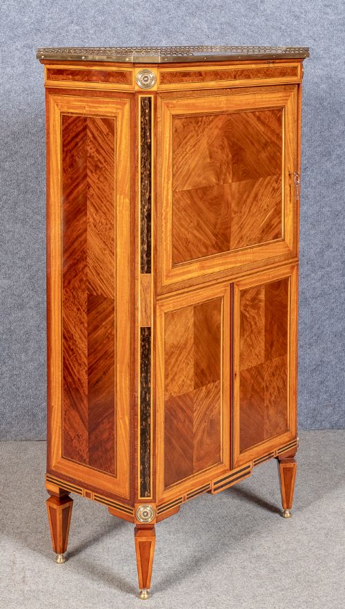 Superb Gillows of Lancaster Inlaid Cabinet