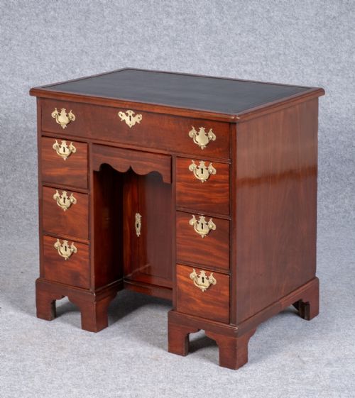 Small 18th.c. Georgian Mahogany Desk