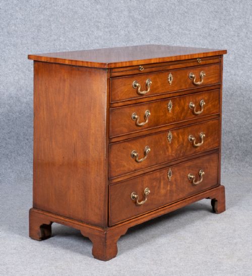 Small George III Bachelors Chest of Drawers
