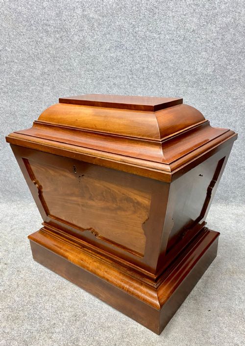 Good Quality Antique Mahogany Cellarette