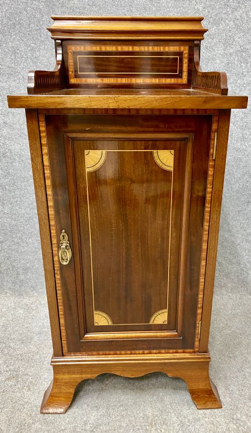 Fine Quality Edwardian Bedside Cabinet