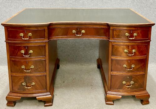 Super Quality Edwardian Mahogany Pedestal Desk