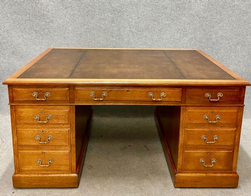 Maple & Co. Partners Desk