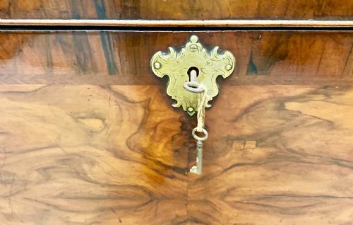 RARE GEORGE I WALNUT CHEST ON STAND - ADDITIONAL PHOTO 1