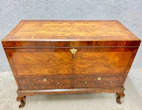 RARE GEORGE I WALNUT CHEST ON STAND - ADDITIONAL PHOTO 4