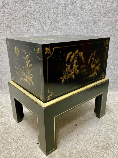 Small Chinoiserie Black Lacquered Box on Stand