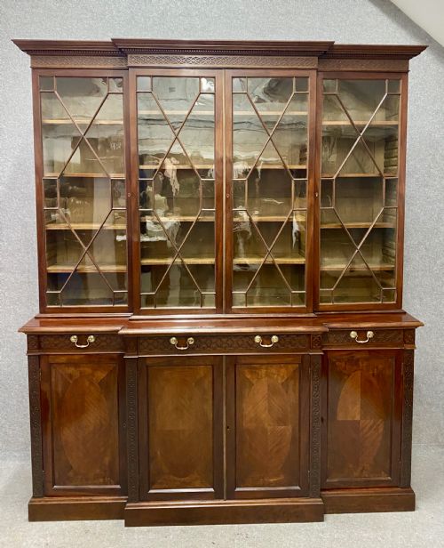 Good Quality Chippendale Style Mahogany Breakfront Bookcase