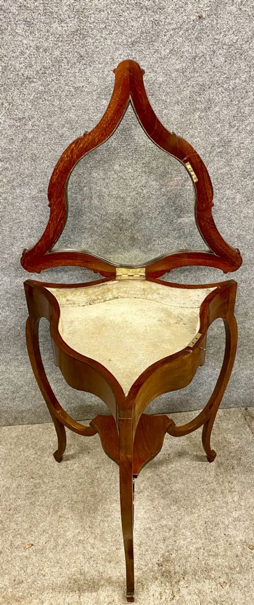 SERPENTINE SHAPED BIJOUTERIE TABLE - ADDITIONAL PHOTO 2