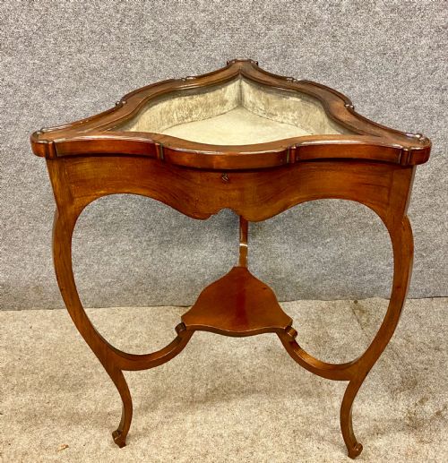 SERPENTINE SHAPED BIJOUTERIE TABLE - ADDITIONAL PHOTO 4