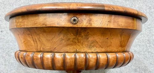 SUPERB BURR WALNUT TEA POY - ADDITIONAL PHOTO 5