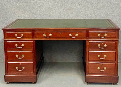 Good Quality Antique Mahogany Pedestal Desk
