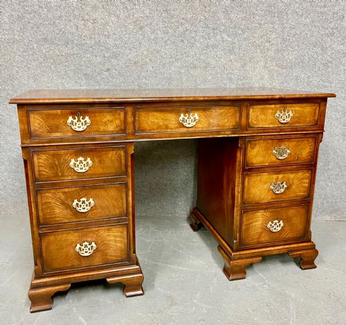 Good Quality Antique Walnut Desk