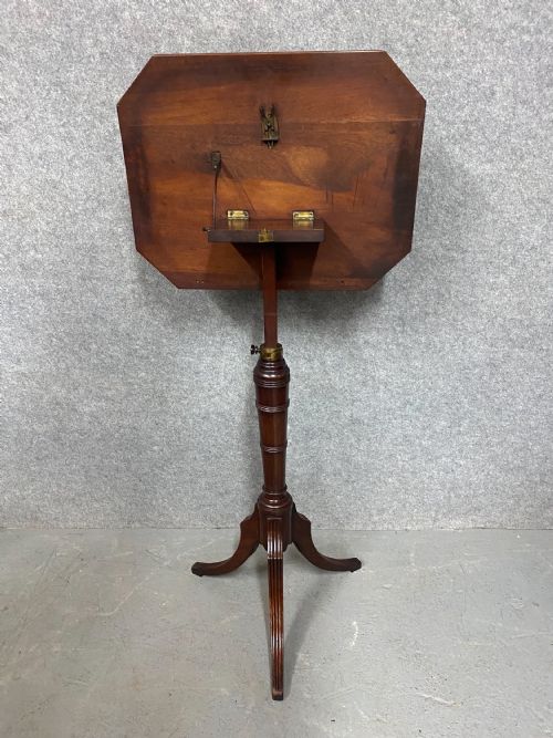 GEORGE III BEAUTIFULLY FIGURED MAHOGANY READING TABLE - ADDITIONAL PHOTO 6
