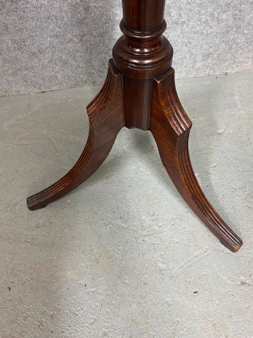GEORGE III BEAUTIFULLY FIGURED MAHOGANY READING TABLE - ADDITIONAL PHOTO 7
