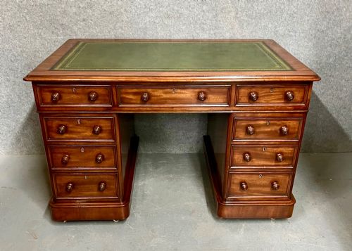 Top Quality Victorian Mahogany Pedestal Desk