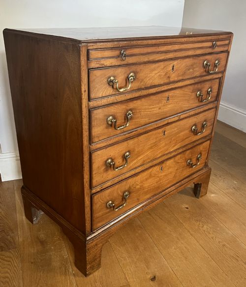 Small George III Caddy Top Bachelors Chest of Drawers