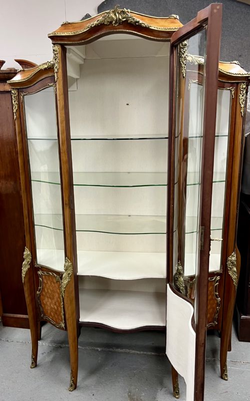 GOOD QUALITY FRENCH VITRINE DISPLAY CABINET - ADDITIONAL PHOTO 3
