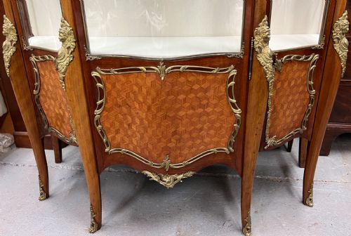 GOOD QUALITY FRENCH VITRINE DISPLAY CABINET - ADDITIONAL PHOTO 5