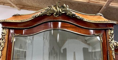 GOOD QUALITY FRENCH VITRINE DISPLAY CABINET - ADDITIONAL PHOTO 10