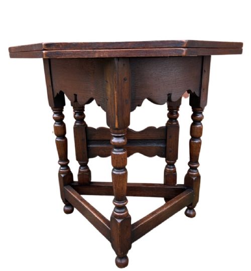 Small Oak Credence Table