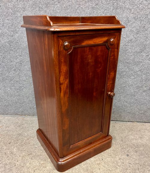 Antique Gillows Mahogany Bedside Cabinet