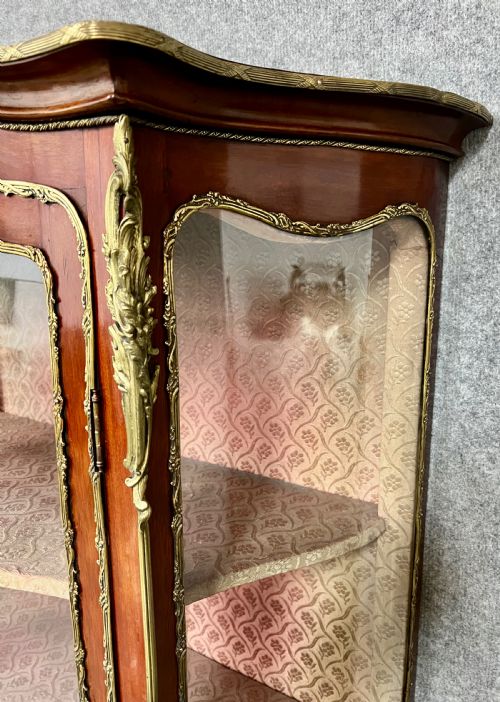 FRENCH VERNE MARTIN STYLE VITRINE DISPLAY CABINET - ADDITIONAL PHOTO 6