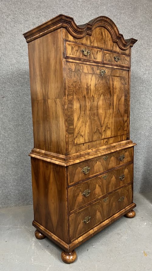 AN UNUSUAL WILLIAM AND MARY PERIOD FIGURED WALNUT ESCRITOIRE - ADDITIONAL PHOTO 2