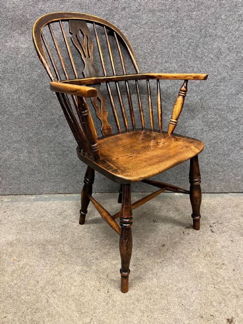 ANTIQUE WINDSOR ARMCHAIR - ADDITIONAL PHOTO 1