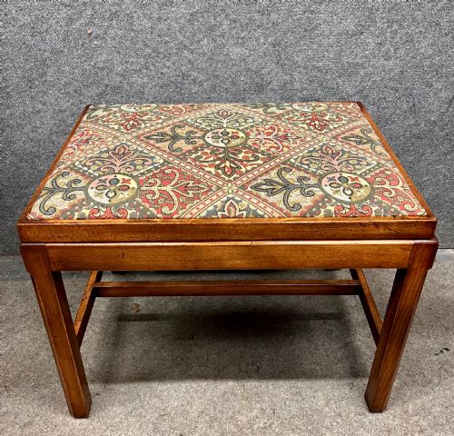 Metamorphic Stool Luggage Stand