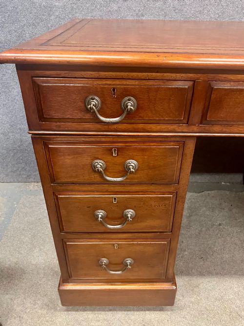 LATE VICTORIAN FREESTANDING MAHOGANY PEDESTAL DESK - ADDITIONAL PHOTO 2