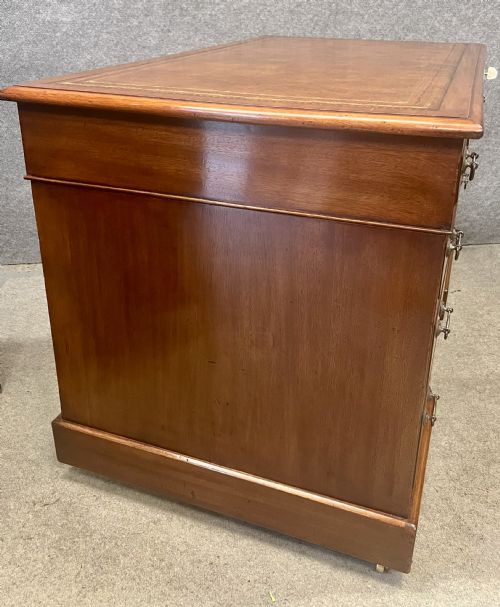 LATE VICTORIAN FREESTANDING MAHOGANY PEDESTAL DESK - ADDITIONAL PHOTO 4
