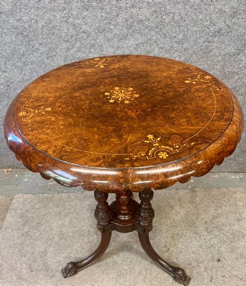 Exhibition Quality  Robert Stahan & Son Irish Burr Walnut Occasional Table