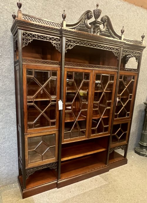 LARGE CHIPPENDALE STYLE BREAKFRONT BOOKCASE - ADDITIONAL PHOTO 1