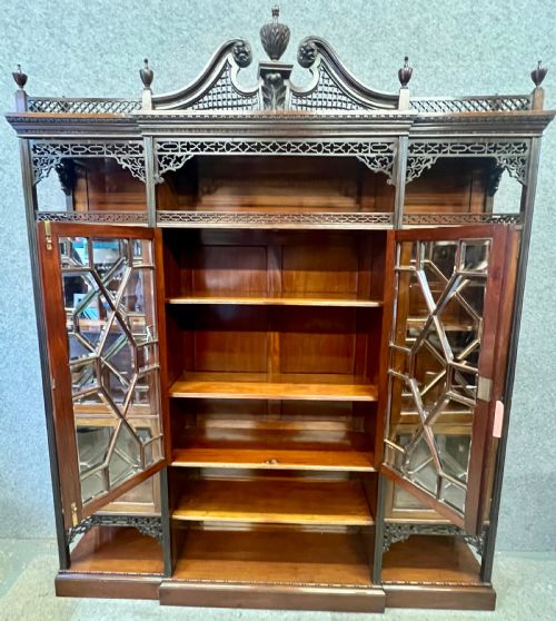 LARGE CHIPPENDALE STYLE BREAKFRONT BOOKCASE - ADDITIONAL PHOTO 2