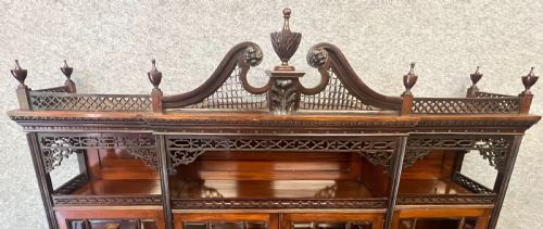 LARGE CHIPPENDALE STYLE BREAKFRONT BOOKCASE - ADDITIONAL PHOTO 3