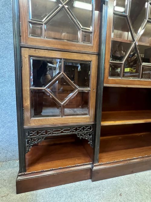 LARGE CHIPPENDALE STYLE BREAKFRONT BOOKCASE - ADDITIONAL PHOTO 7