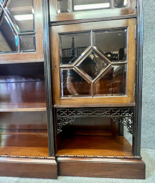 LARGE CHIPPENDALE STYLE BREAKFRONT BOOKCASE - ADDITIONAL PHOTO 8